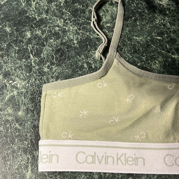 Calvin Klein Bralette Set - Green, Red, Cream, Gray skinny adjust strap - Picture 6 of 6